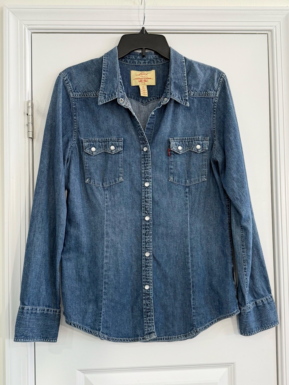Levi’s Denim Western Shirt Pearl Snap Women’s L 100% Cotton Classic